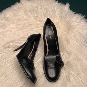 Amanda Smith black heels